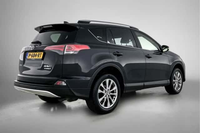 Toyota RAV4 (2016) thumbnail 2