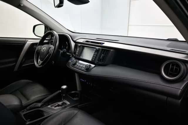 Toyota RAV4 (2016) thumbnail 6
