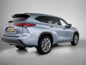Toyota Highlander (2021) thumbnail 2