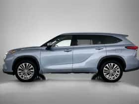 Toyota Highlander (2021) thumbnail 3
