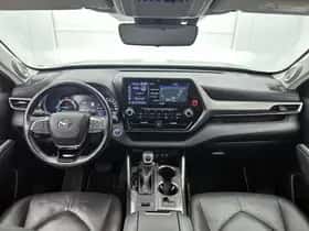 Toyota Highlander (2021) thumbnail 4