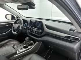 Toyota Highlander (2021) thumbnail 6