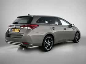 Toyota Auris (2017) thumbnail 2