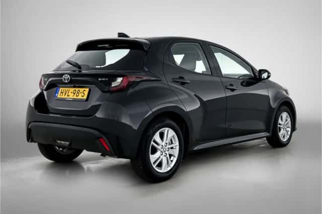 Toyota Yaris (2025) thumbnail 2
