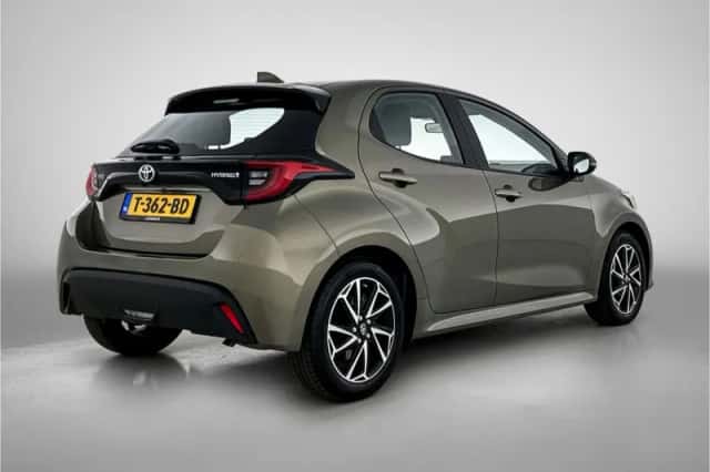 Toyota Yaris (2023) thumbnail 2