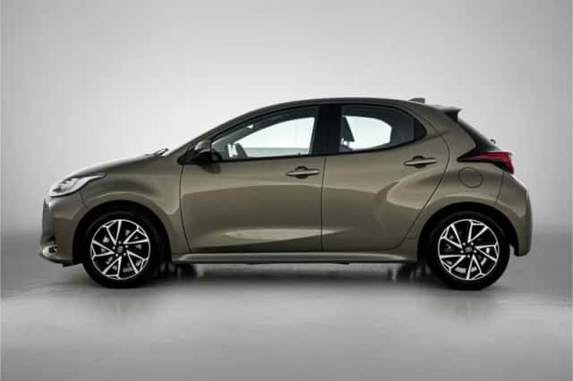 Toyota Yaris (2023) thumbnail 3