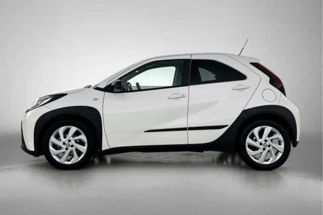 Toyota Aygo (2022) thumbnail 3