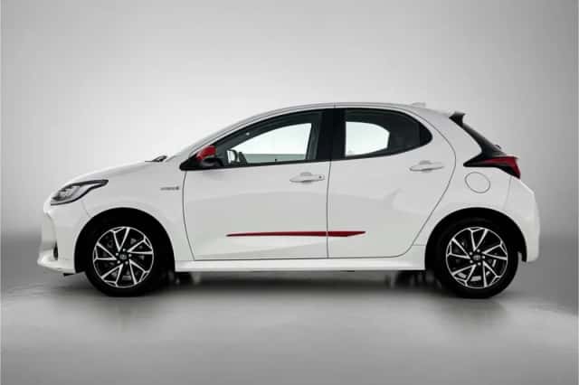 Toyota Yaris (2020) thumbnail 3