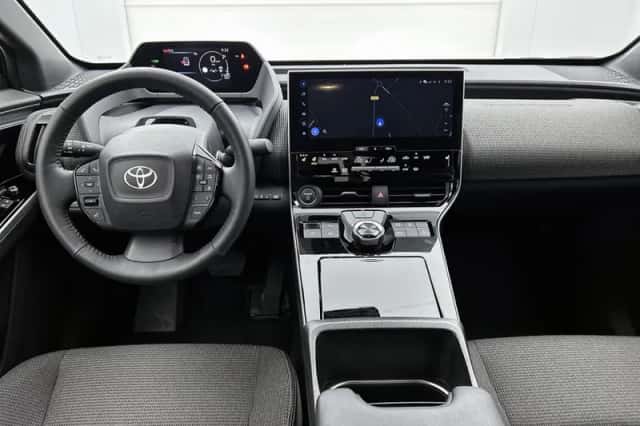 Toyota bZ4X (2025) thumbnail 4