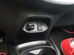 Toyota Yaris (2018) thumbnail 23