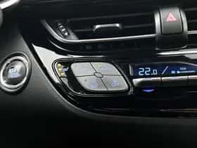 Toyota C-HR (2021) thumbnail 18