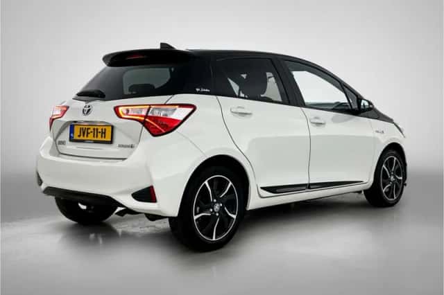 Toyota Yaris (2018) thumbnail 2