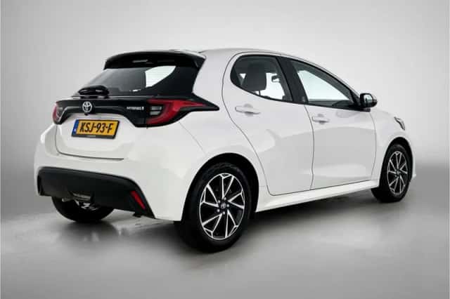 Toyota Yaris (2022) thumbnail 2