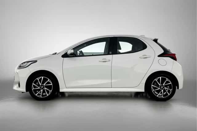 Toyota Yaris (2022) thumbnail 3