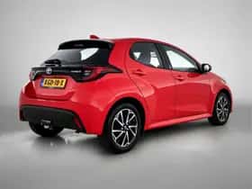 Toyota Yaris (2022) thumbnail 2