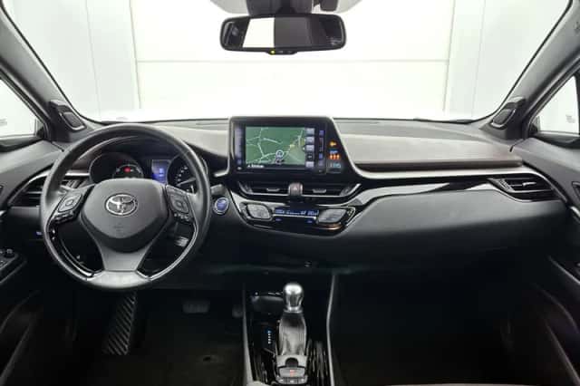 Toyota C-HR (2019) thumbnail 4