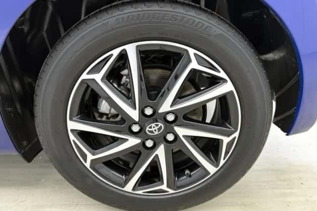 Toyota Yaris (2021) thumbnail 4