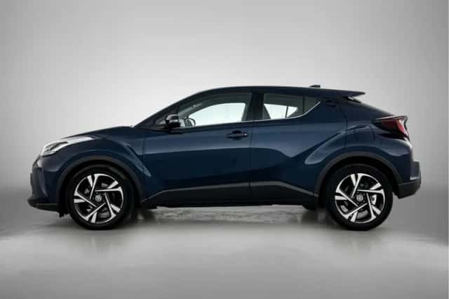 Toyota C-HR (2023) thumbnail 3
