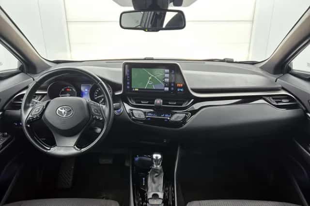 Toyota C-HR (2019) thumbnail 4