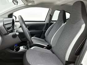 Toyota Aygo (2018) thumbnail 15