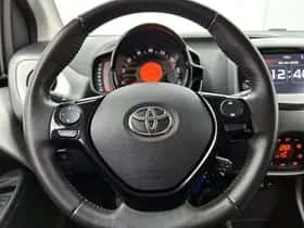 Toyota Aygo (2018) thumbnail 17