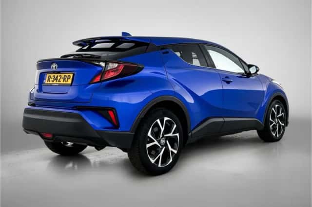 Toyota C-HR (2021) thumbnail 2