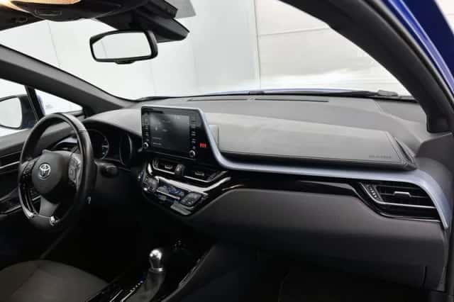 Toyota C-HR (2021) thumbnail 6