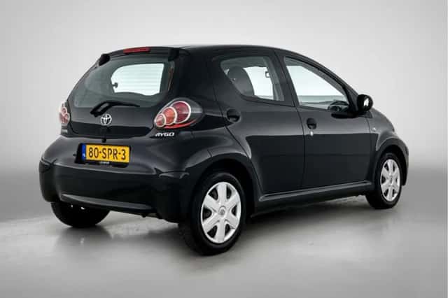 Toyota Aygo (2011) thumbnail 2