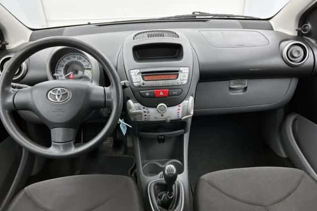 Toyota Aygo (2011) thumbnail 4