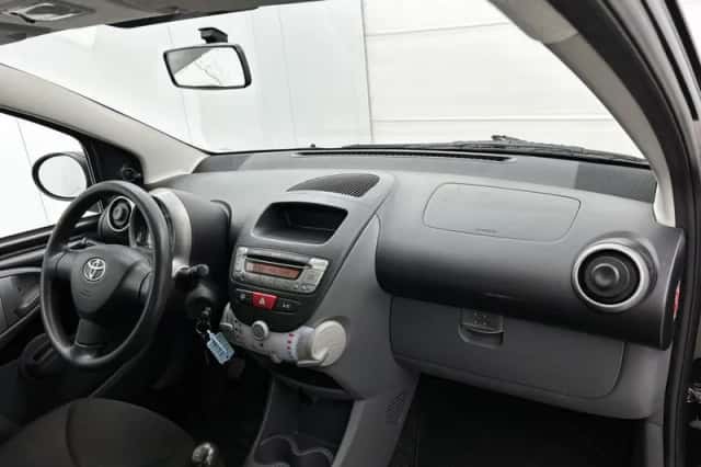 Toyota Aygo (2011) thumbnail 6