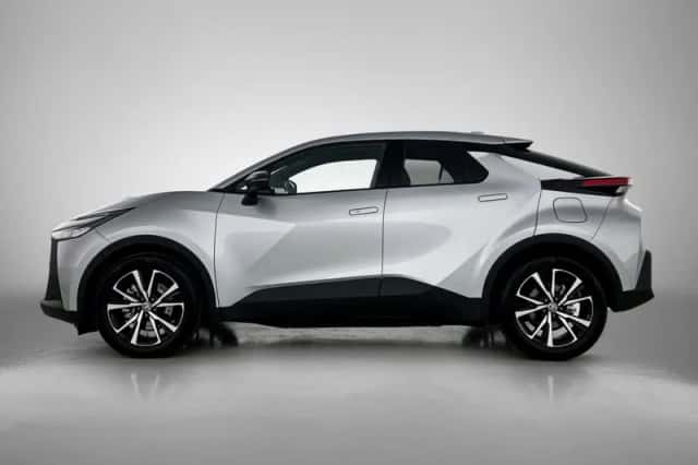 Toyota C-HR (2025) thumbnail 3