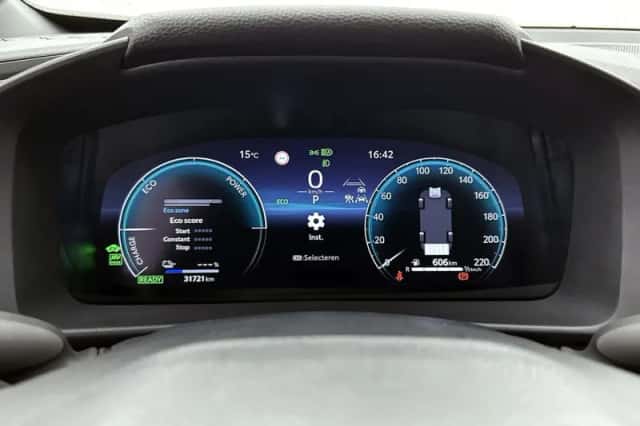 Toyota C-HR (2025) thumbnail 5