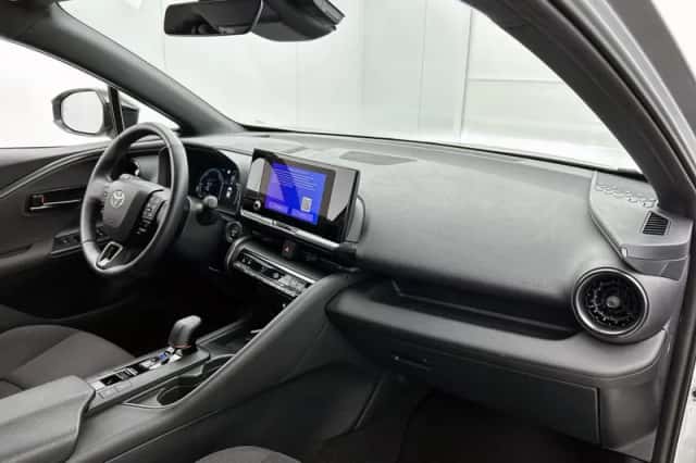 Toyota C-HR (2025) thumbnail 6
