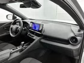 Toyota C-HR (2025) thumbnail 6