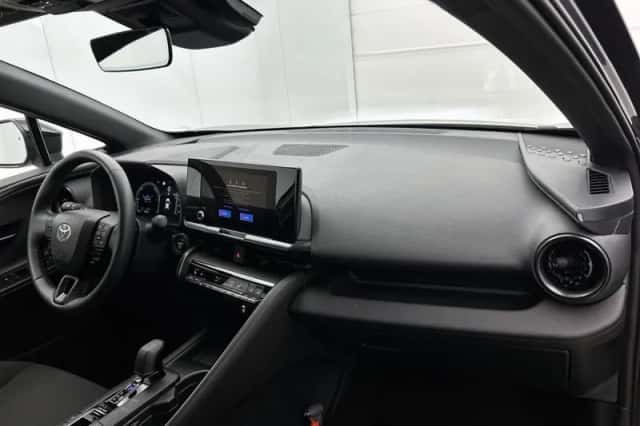 Toyota C-HR (2025) thumbnail 6