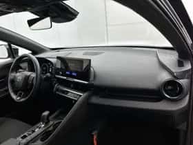 Toyota C-HR (2025) thumbnail 6
