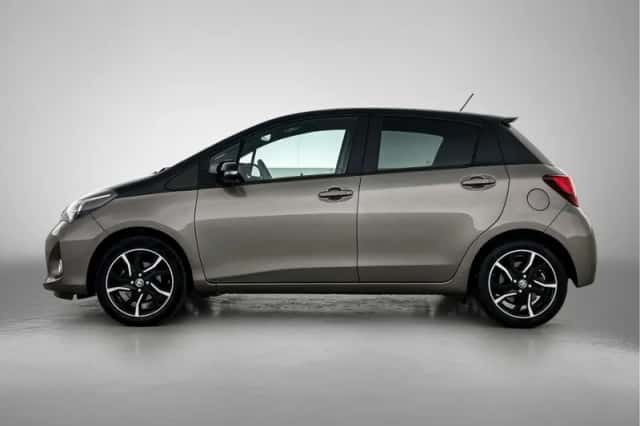 Toyota Yaris (2016) thumbnail 3