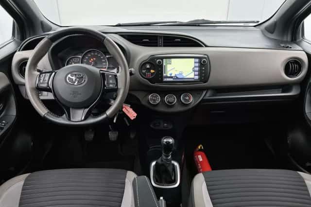 Toyota Yaris (2016) thumbnail 4