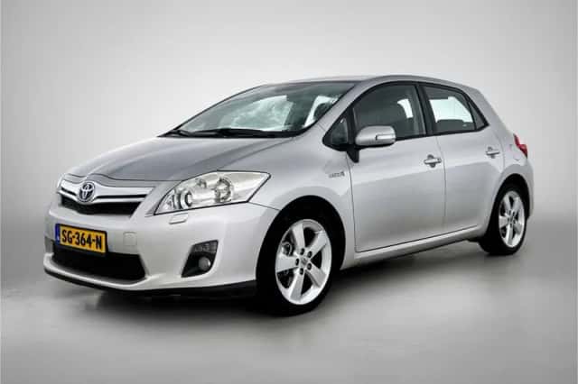 Toyota Auris (2010) thumbnail 1