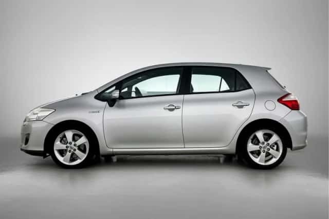 Toyota Auris (2010) thumbnail 3