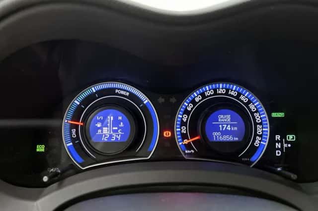 Toyota Auris (2010) thumbnail 5