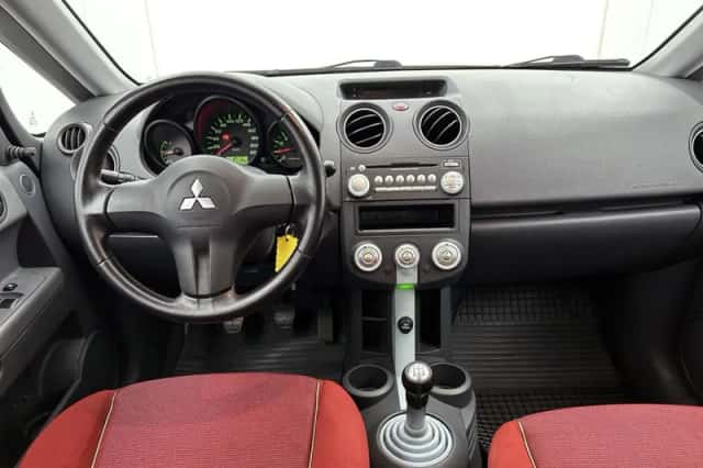 Mitsubishi Colt (2006) thumbnail 4
