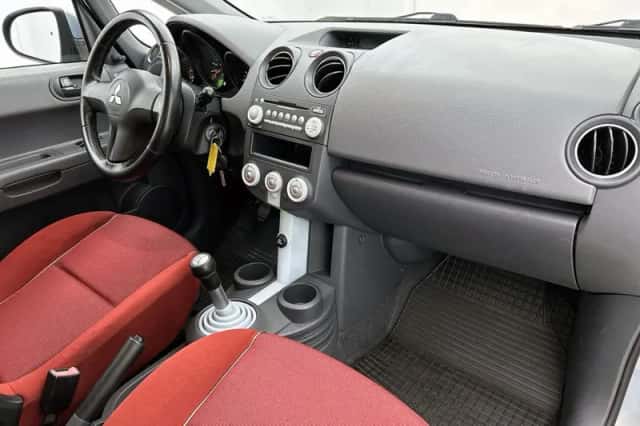 Mitsubishi Colt (2006) thumbnail 6