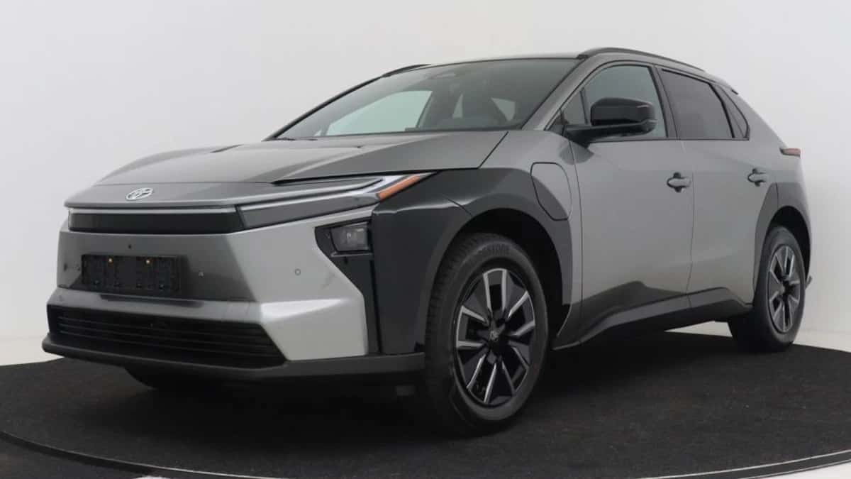 Toyota bZ4X (2026) — foto 1