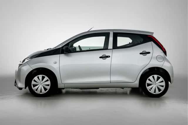 Toyota Aygo (2021) thumbnail 3