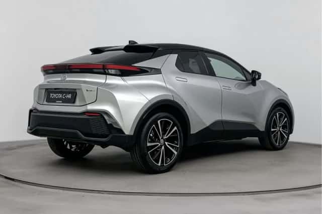 Toyota C-HR (2025) thumbnail 2