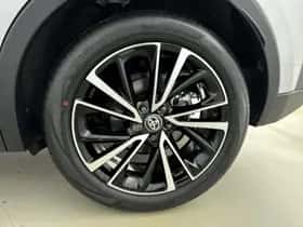 Toyota C-HR (2025) thumbnail 18