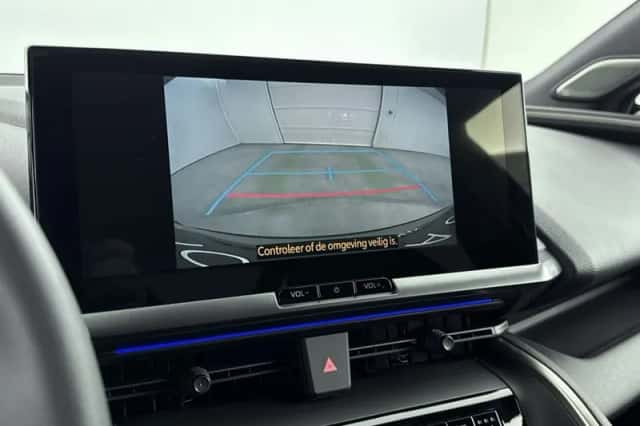 Toyota C-HR (2025) thumbnail 6