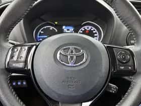 Toyota Yaris (2018) thumbnail 17