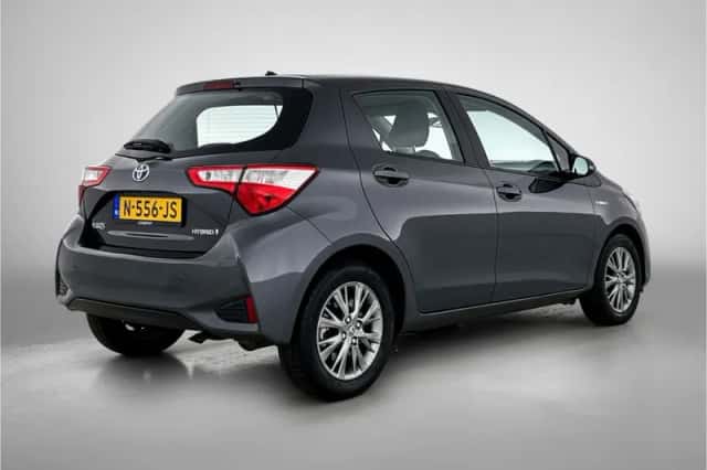 Toyota Yaris (2018) thumbnail 2